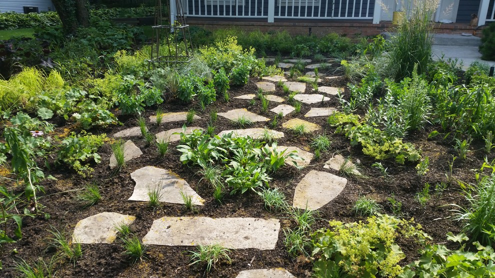 Design ideas for a mid-sized transitional partial sun front yard stone garden path in Chicago for summer.