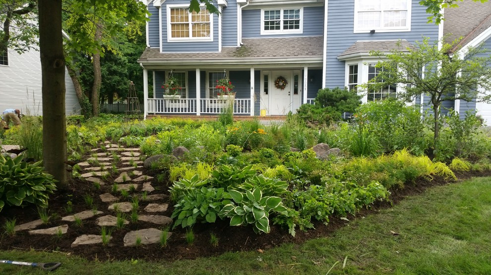 Inspiration for a mid-sized transitional partial sun front yard stone garden path in Chicago.