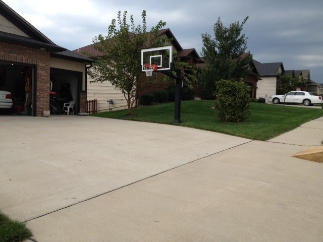 Large classic front partial sun garden in St Louis with an outdoor sport court.