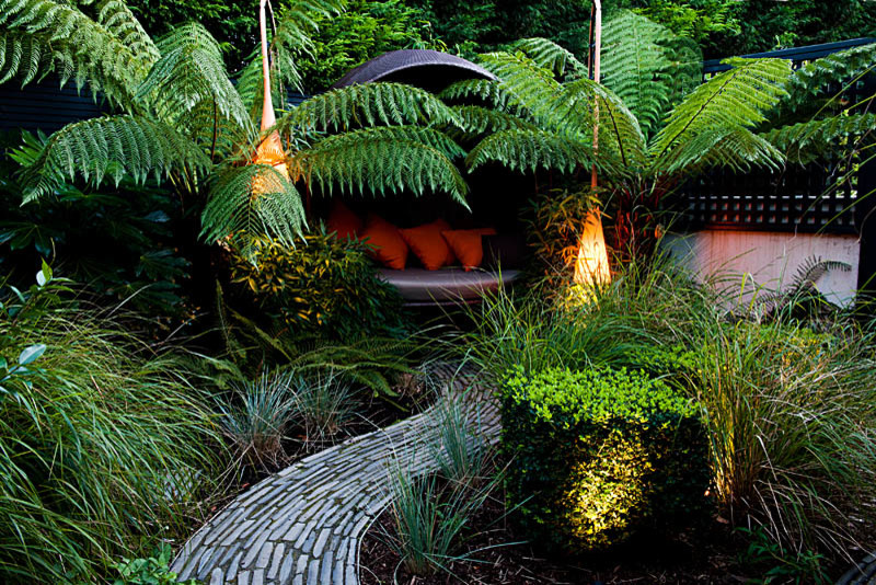 Imagen de jardín contemporáneo pequeño en azotea con jardín francés, brasero y entablado