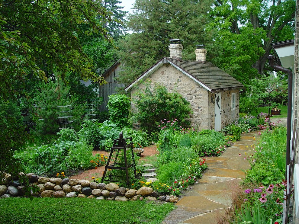 Bild på en rustik trädgård