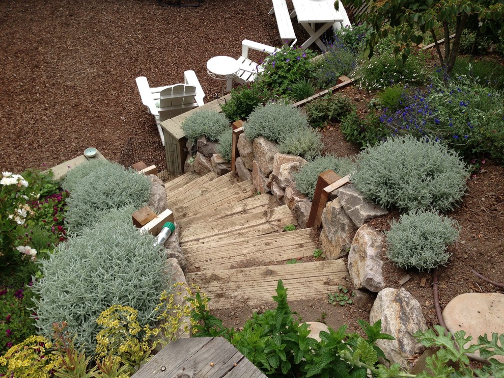 Photo of a rustic mulch retaining wall landscape in San Francisco.