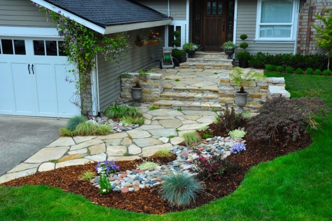 This is an example of a medium sized traditional front garden in Seattle with natural stone paving.