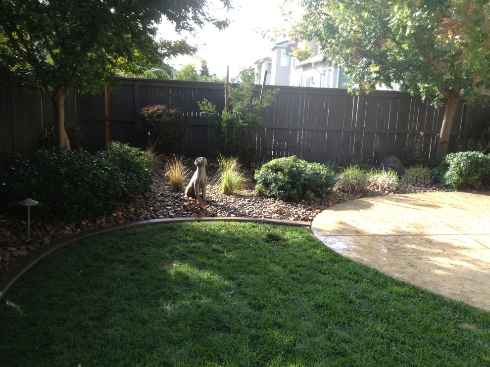 This is an example of a traditional landscaping in Sacramento.