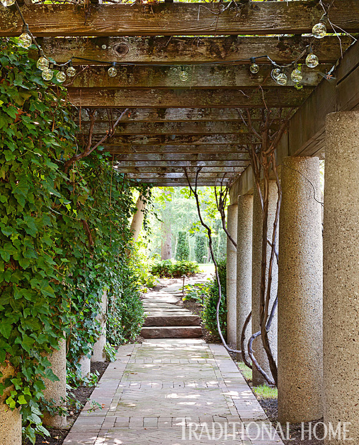 Inspiration for a classic garden in New York.
