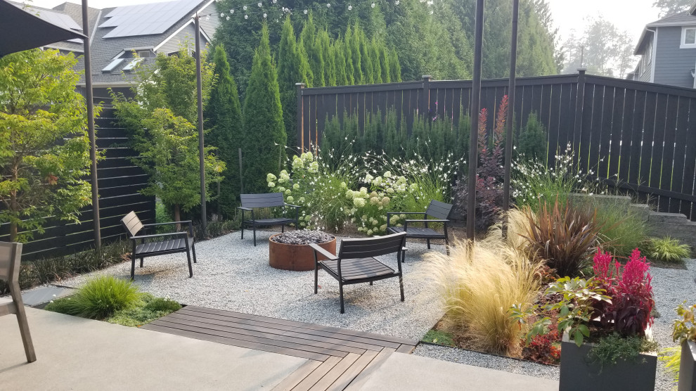 Photo of a contemporary landscaping in Seattle.