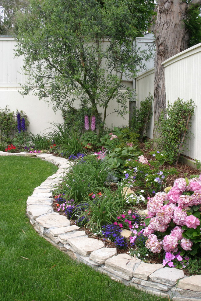 Sample work Traditional Landscape Los Angeles by Cutting Edge