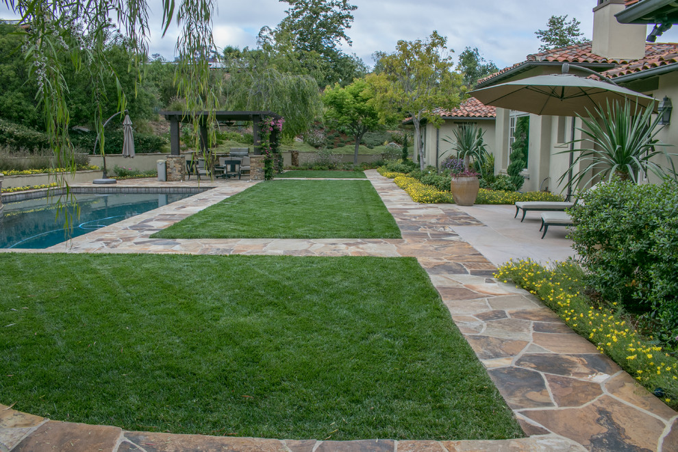 Inspiration for a mediterranean drought-tolerant backyard stone garden path in San Diego.