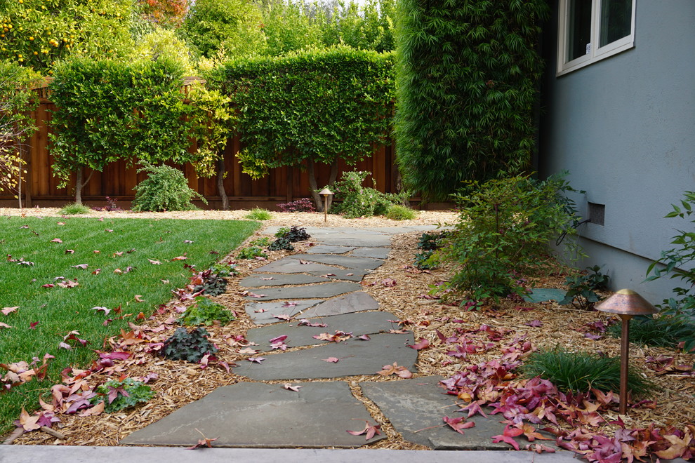 Inspiration for a mid-sized farmhouse full sun backyard gravel landscaping in San Francisco.