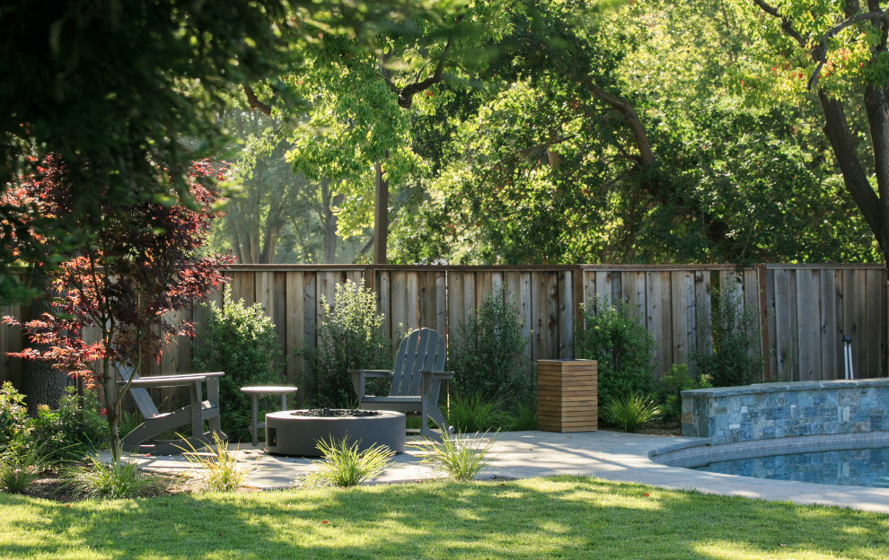 Ispirazione per un grande giardino minimalista dietro casa