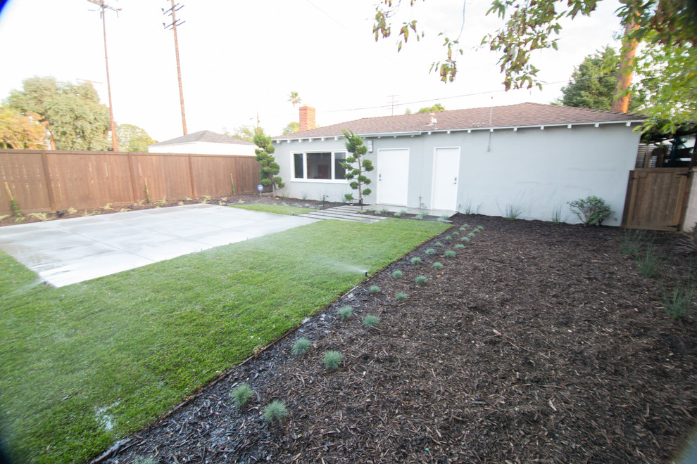 Inspiration for a medium sized modern back formal partial sun garden in Los Angeles with concrete paving.