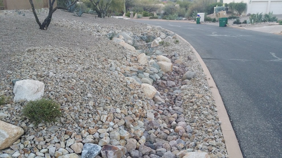 Photo of a mid-sized southwestern drought-tolerant and partial sun front yard concrete paver landscaping in Phoenix.