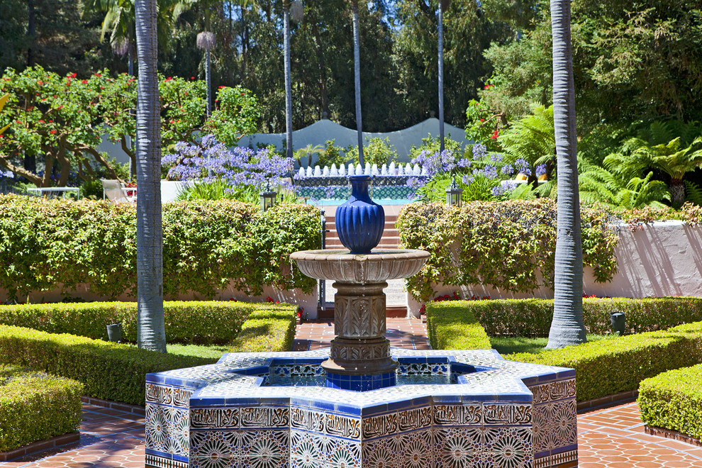 Photo of a mediterranean water fountain landscape in Phoenix.