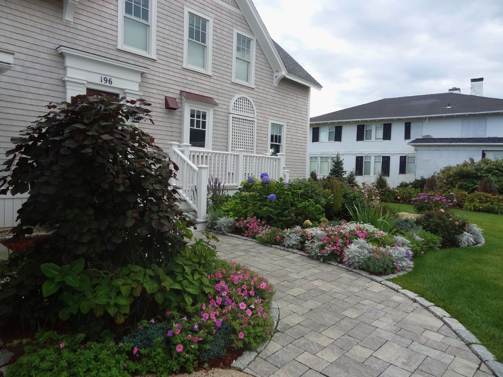Inspiration for a large coastal full sun front yard mulch landscaping in Boston for summer.