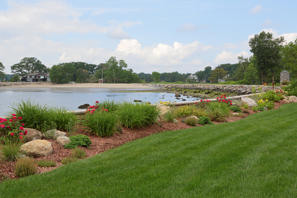 Seawall garden Beach Style Landscape New York by The Lazy