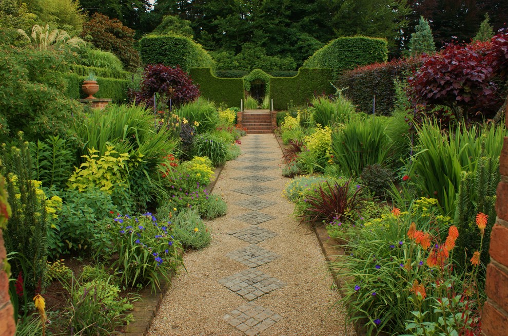 This is an example of a traditional backyard gravel landscaping in Sydney.