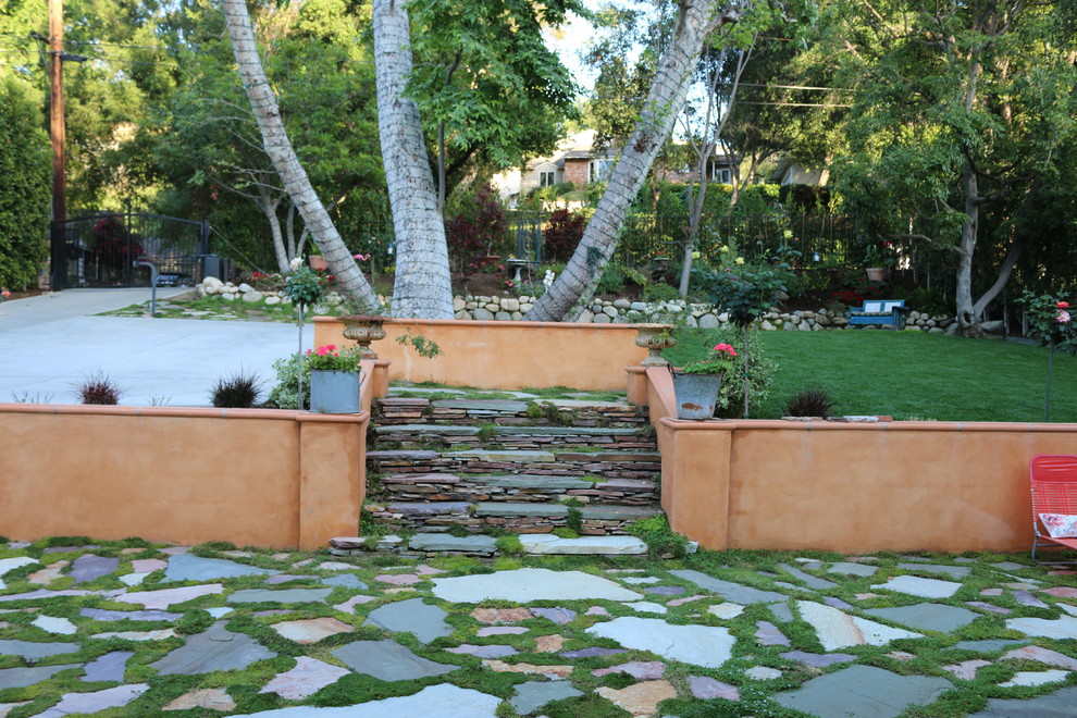 Design ideas for a large rustic full sun front yard stone landscaping in Los Angeles for summer.
