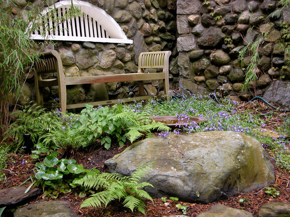 Foto di un giardino etnico esposto in pieno sole di medie dimensioni e dietro casa con un ingresso o sentiero e pavimentazioni in pietra naturale