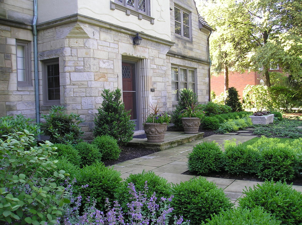 Design ideas for a classic front garden in Cleveland with natural stone paving.