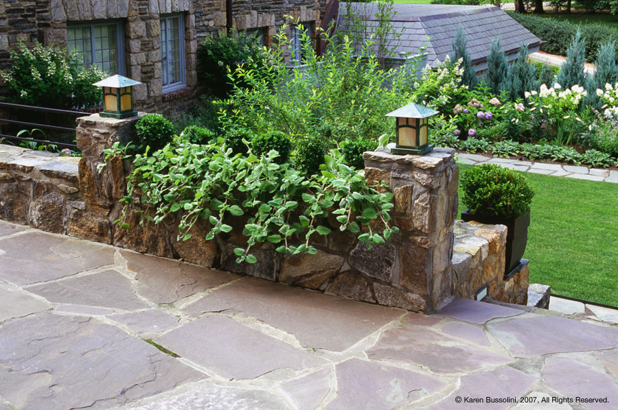 Design ideas for an eclectic landscaping in New York.