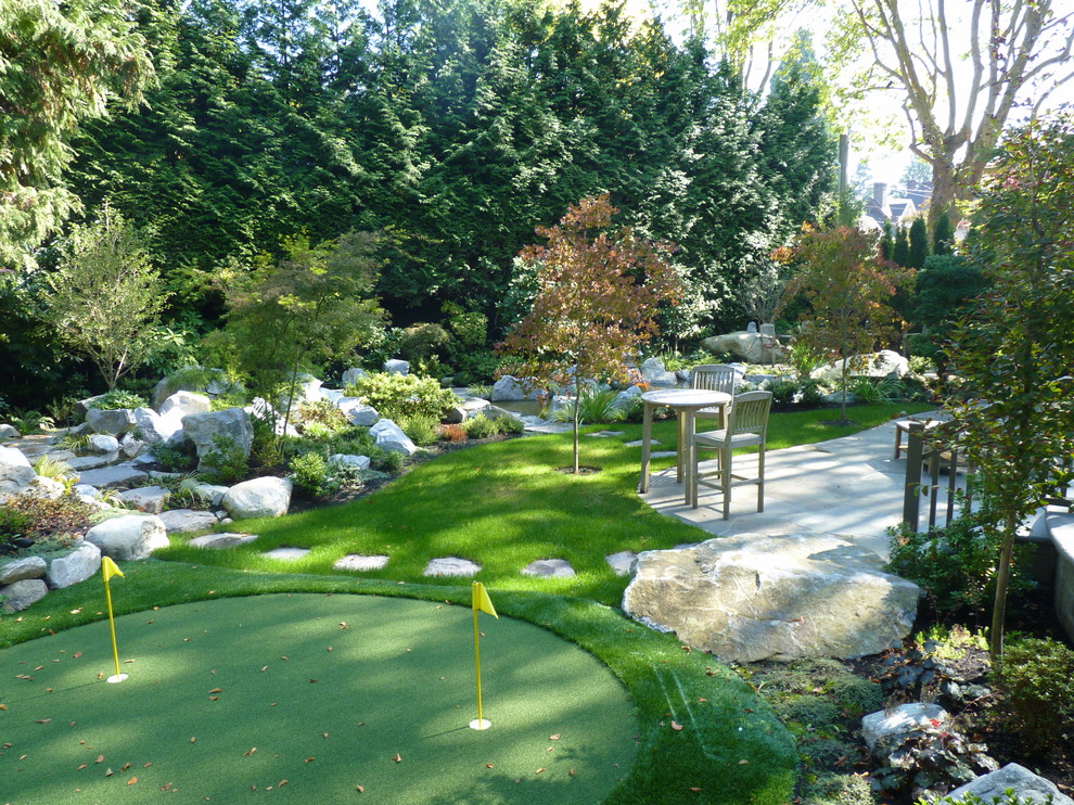 Inspiration for a traditional landscaping in Vancouver.