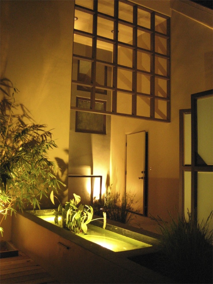 サンルイスオビスポにあるコンテンポラリースタイルのおしゃれな庭の写真