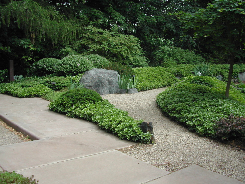 Inspiration for an asian landscaping in Minneapolis.