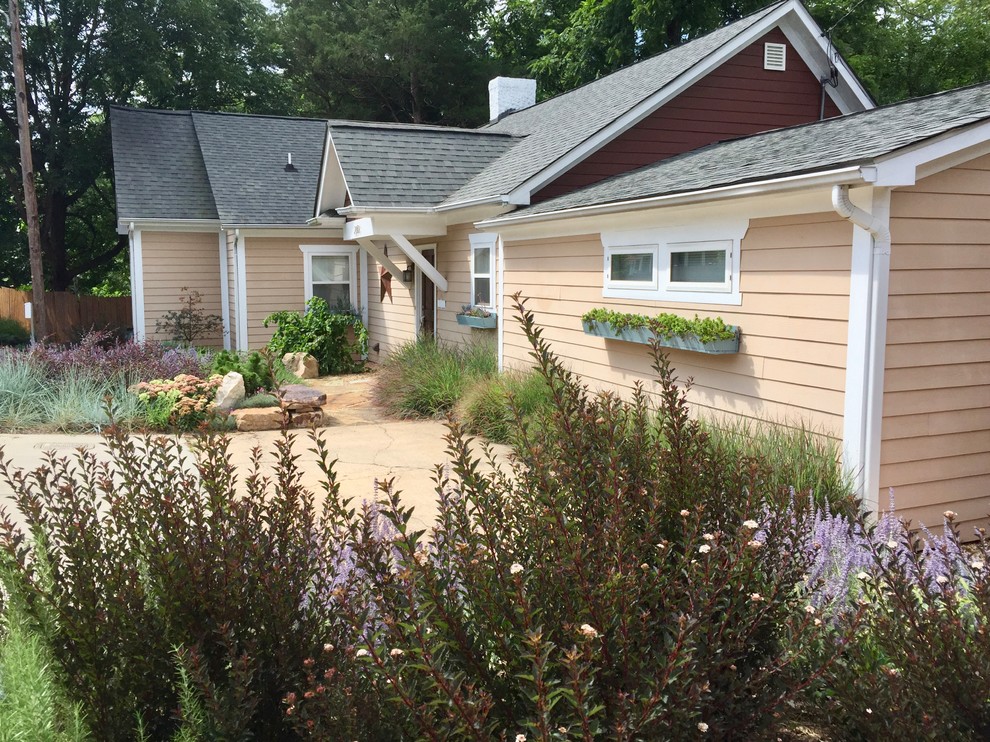 シャーロットにあるコンテンポラリースタイルのおしゃれな庭の写真
