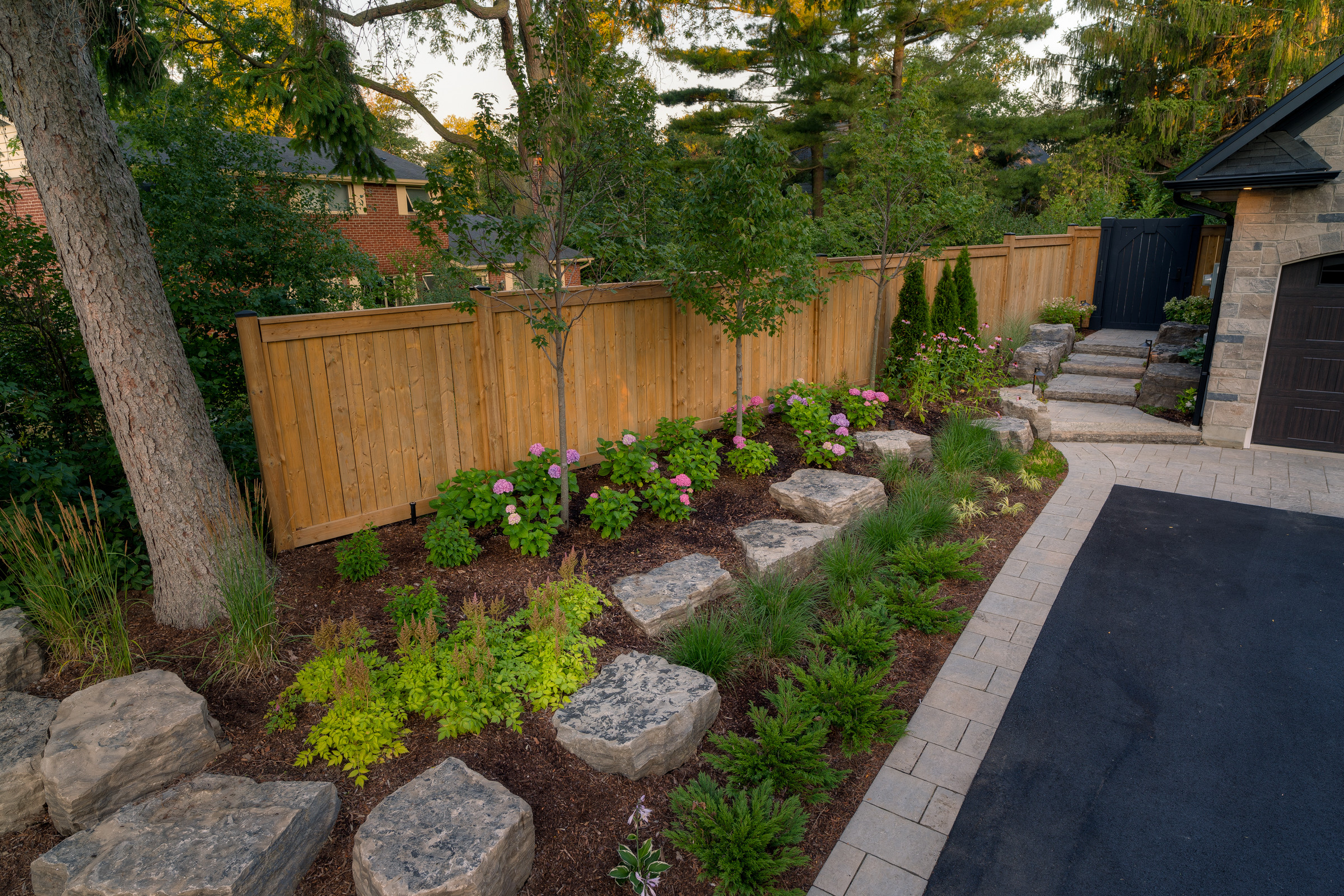 自然石4点セット 高級感 庭石 坪庭 和風 玄関 アプローチ インテリア 玄関アプローチを趣のある和風坪庭に-船橋市A様邸 | 和風の庭の