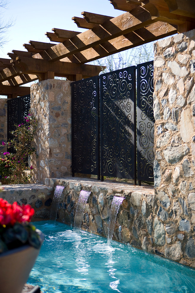 フェニックスにある地中海スタイルのおしゃれな庭の写真