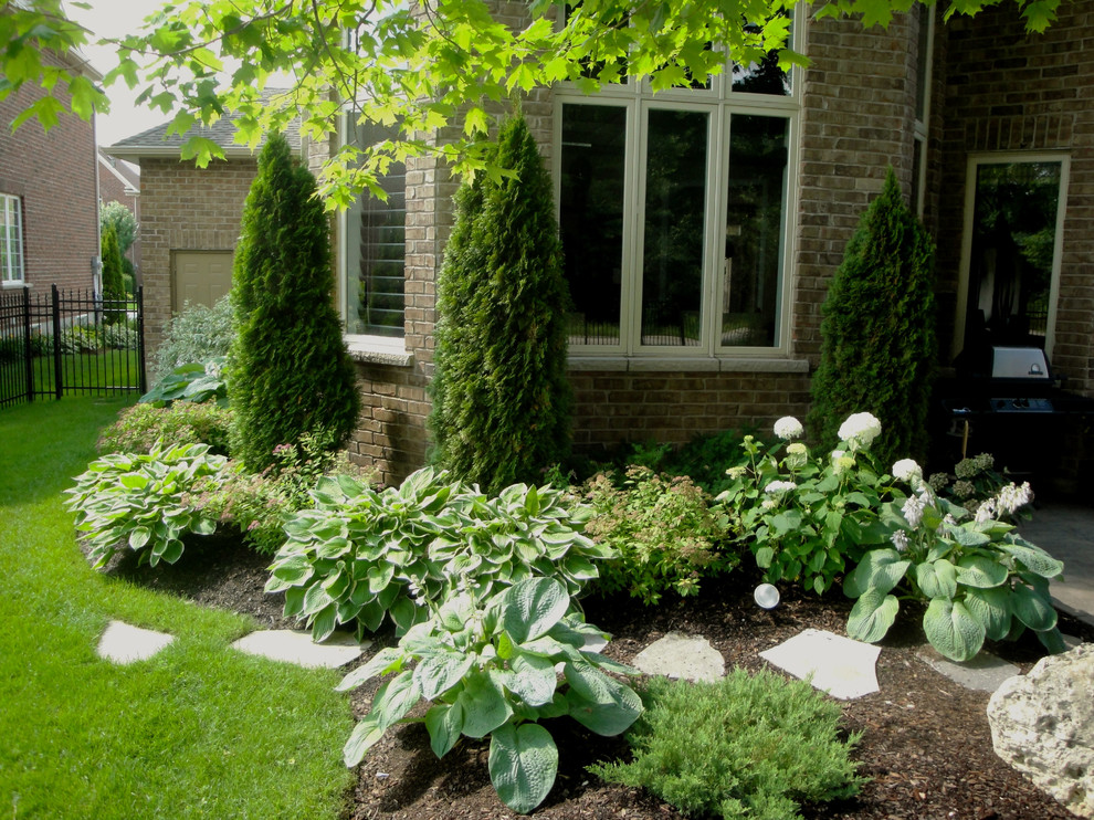 Photo of a large modern full sun backyard concrete paver landscaping in Toronto for summer.