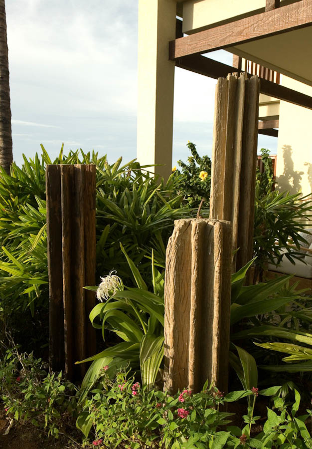 Photo of a contemporary landscaping in Hawaii.