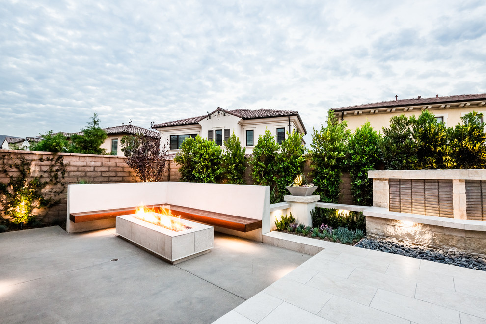 Photo of a contemporary landscaping in Orange County.