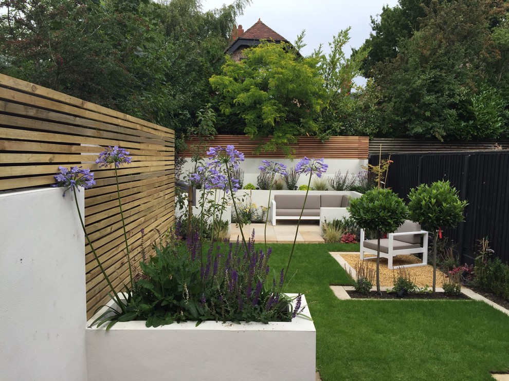 Small Urban Contemporary Garden in Manchester - Contemporary