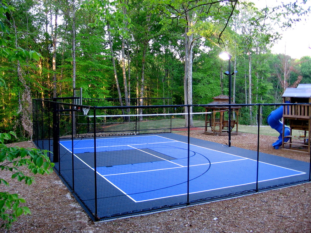 Design ideas for a traditional backyard outdoor sport court in Salt Lake City.