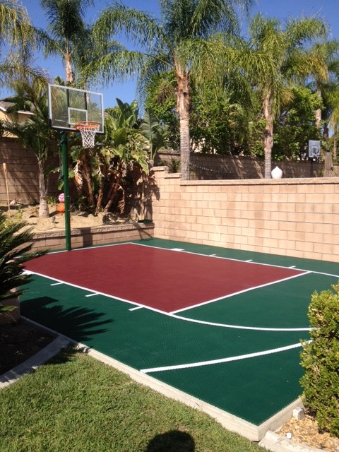 Inspiration for a backyard outdoor sport court in Orange County.