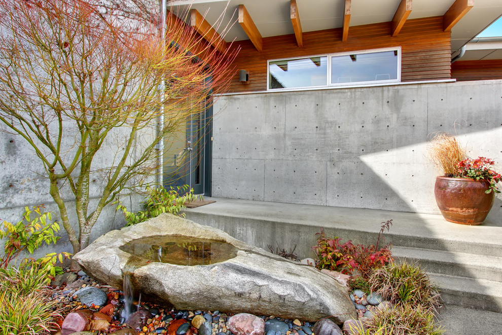 This is an example of a contemporary water fountain landscape in Seattle.