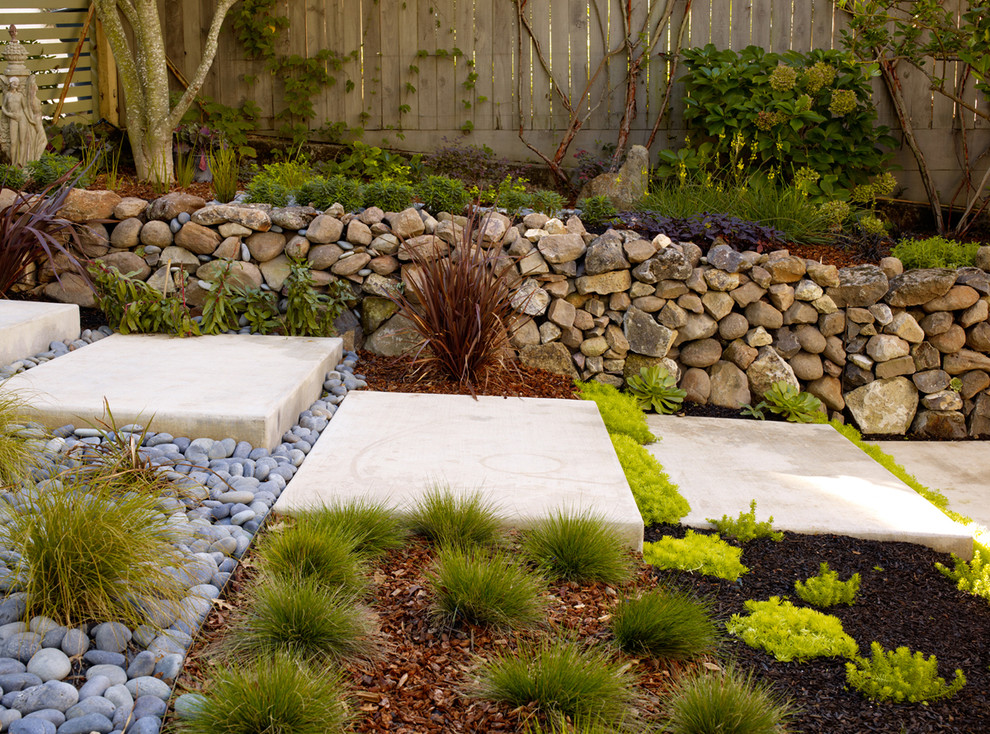 Design ideas for a mid-sized modern partial sun backyard concrete paver landscaping in San Francisco for summer.
