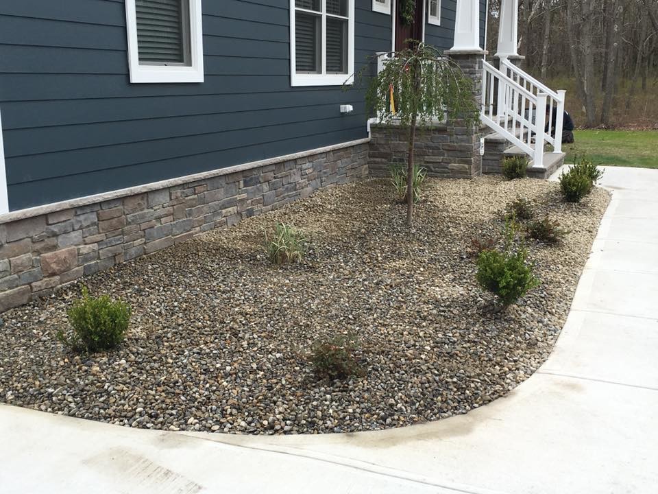 This is an example of a mid-sized craftsman drought-tolerant and partial sun front yard gravel garden path in Newark.
