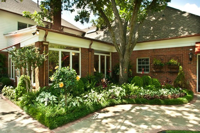 Southern Charm Traditional Garden, Southern Landscaping Ideas