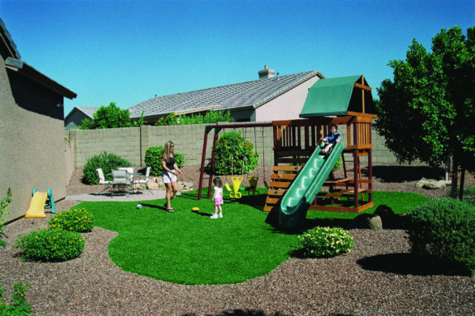 Immagine di un giardino chic esposto in pieno sole dietro casa