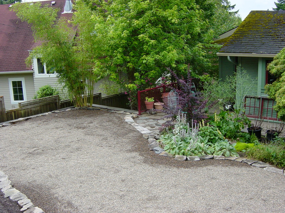 Inspiration for a traditional landscaping in Portland.