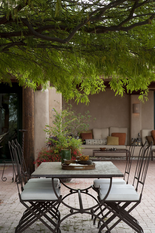 Inspiration for a southwestern landscaping in Phoenix.