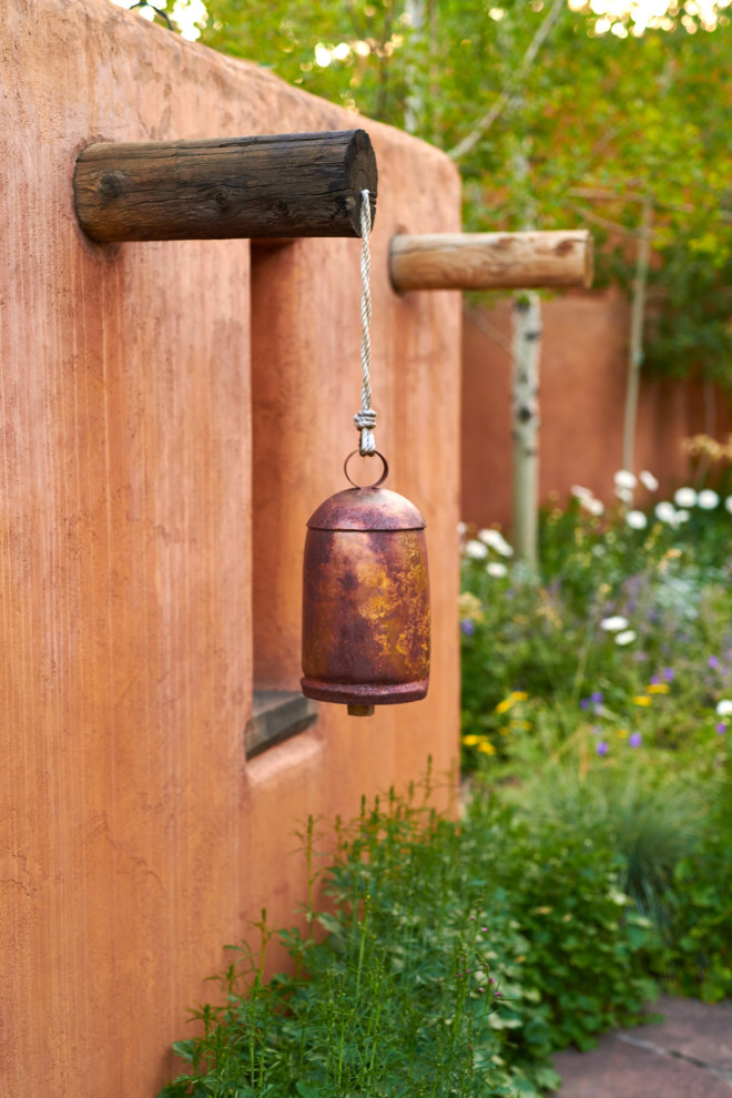 Foto de jardín de estilo americano en patio con adoquines de piedra natural