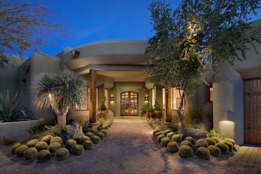 Design ideas for a southwestern full sun front yard landscaping in Phoenix.