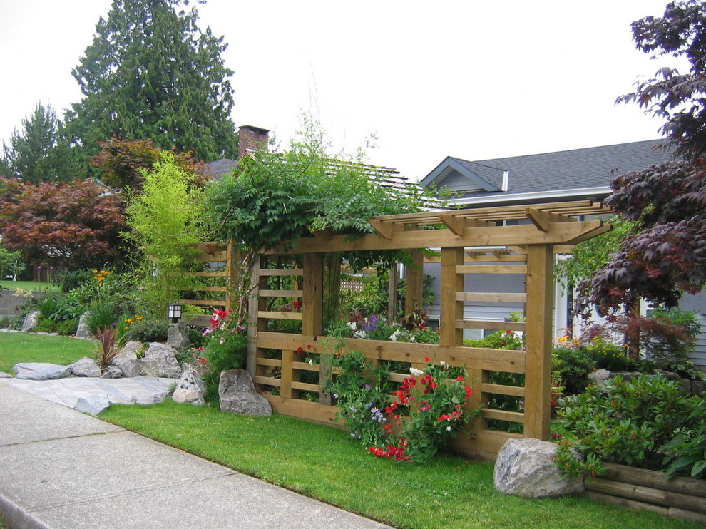 Rustikaler Garten mit Pergola in Vancouver