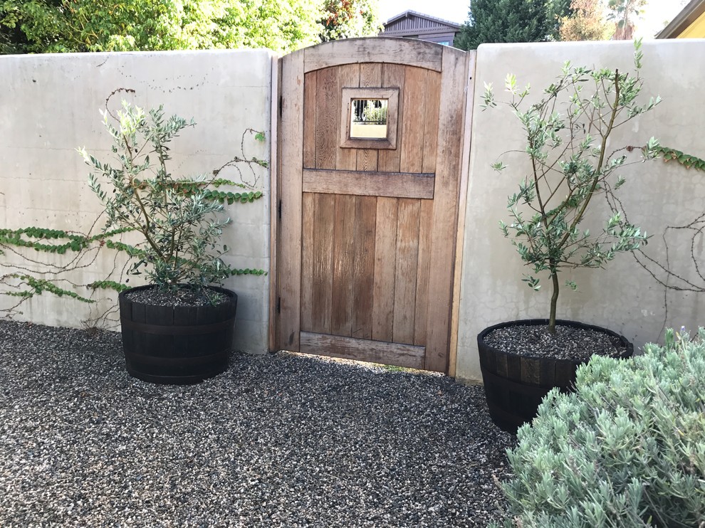 Traditional garden in Orange County with gravel.