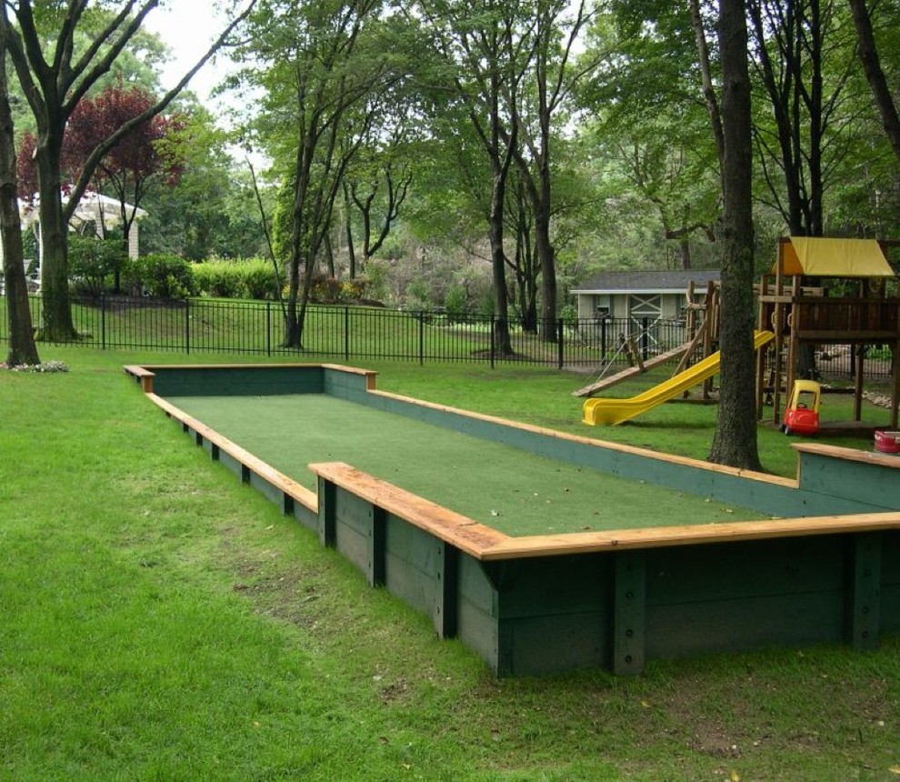 Design ideas for a traditional backyard outdoor sport court in New York.