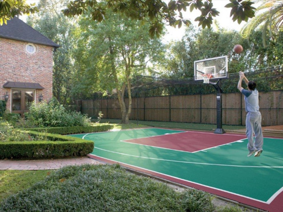 Стильный дизайн: спортивная площадка на заднем дворе в классическом стиле - последний тренд