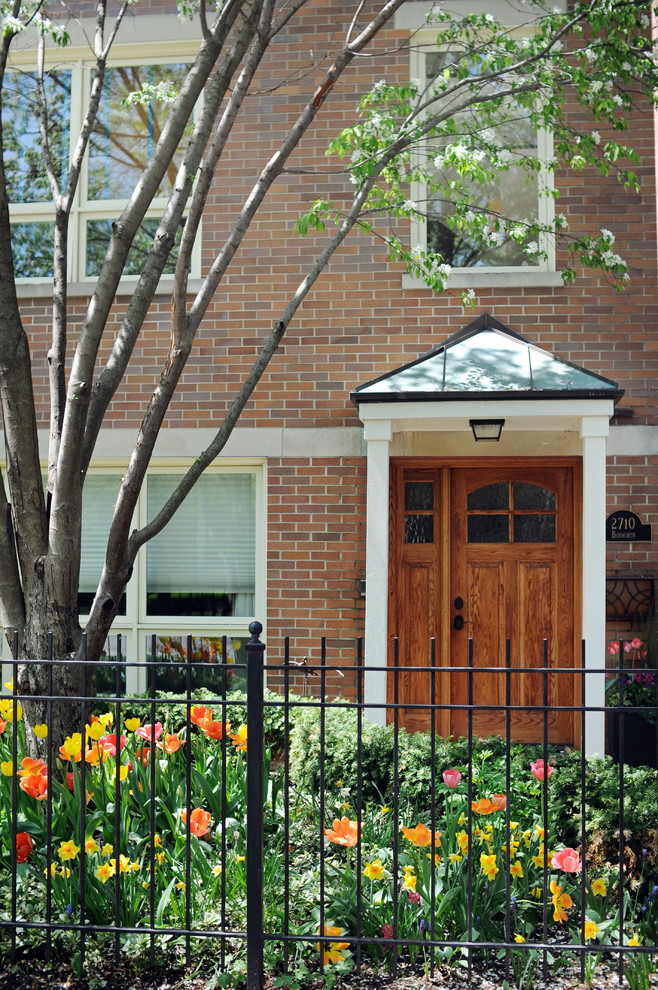 This is an example of a mid-sized traditional partial sun front yard garden path in Chicago for spring.